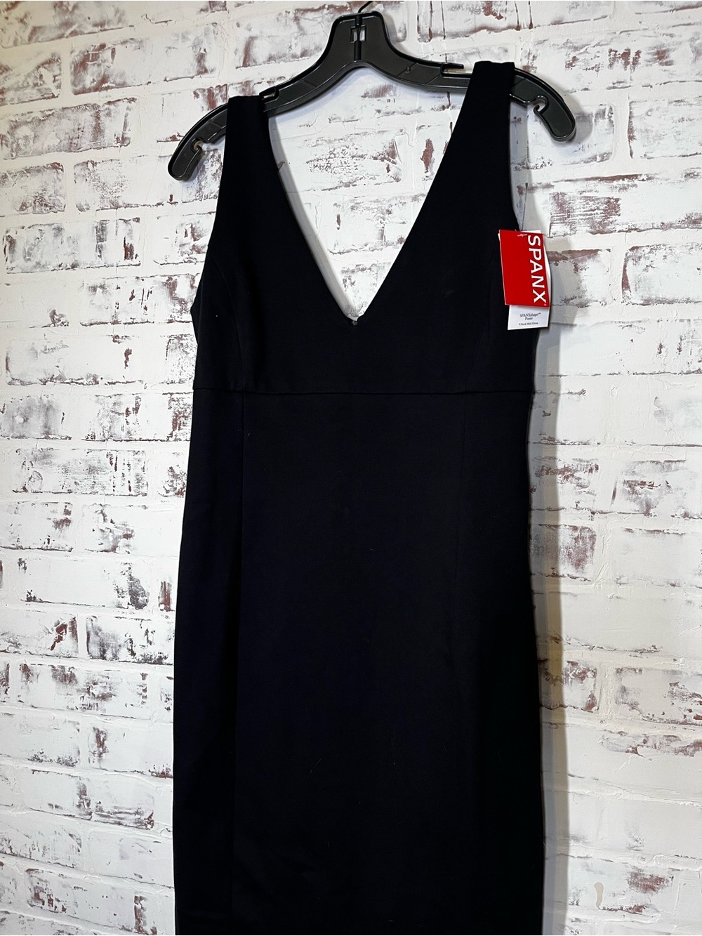 NWT Spanx Black Low V-Neck Sleeveless Sheath Body Shaper Dress Size M - Picture 5 of 5